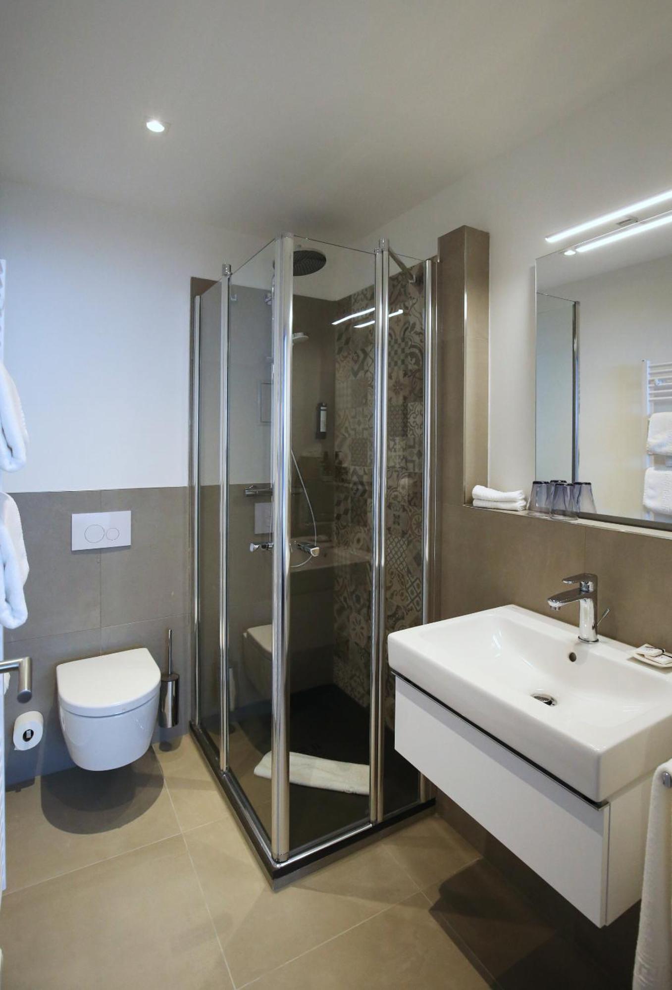 Hotel Faehrhaus Km734 Düsseldorf Habitación foto