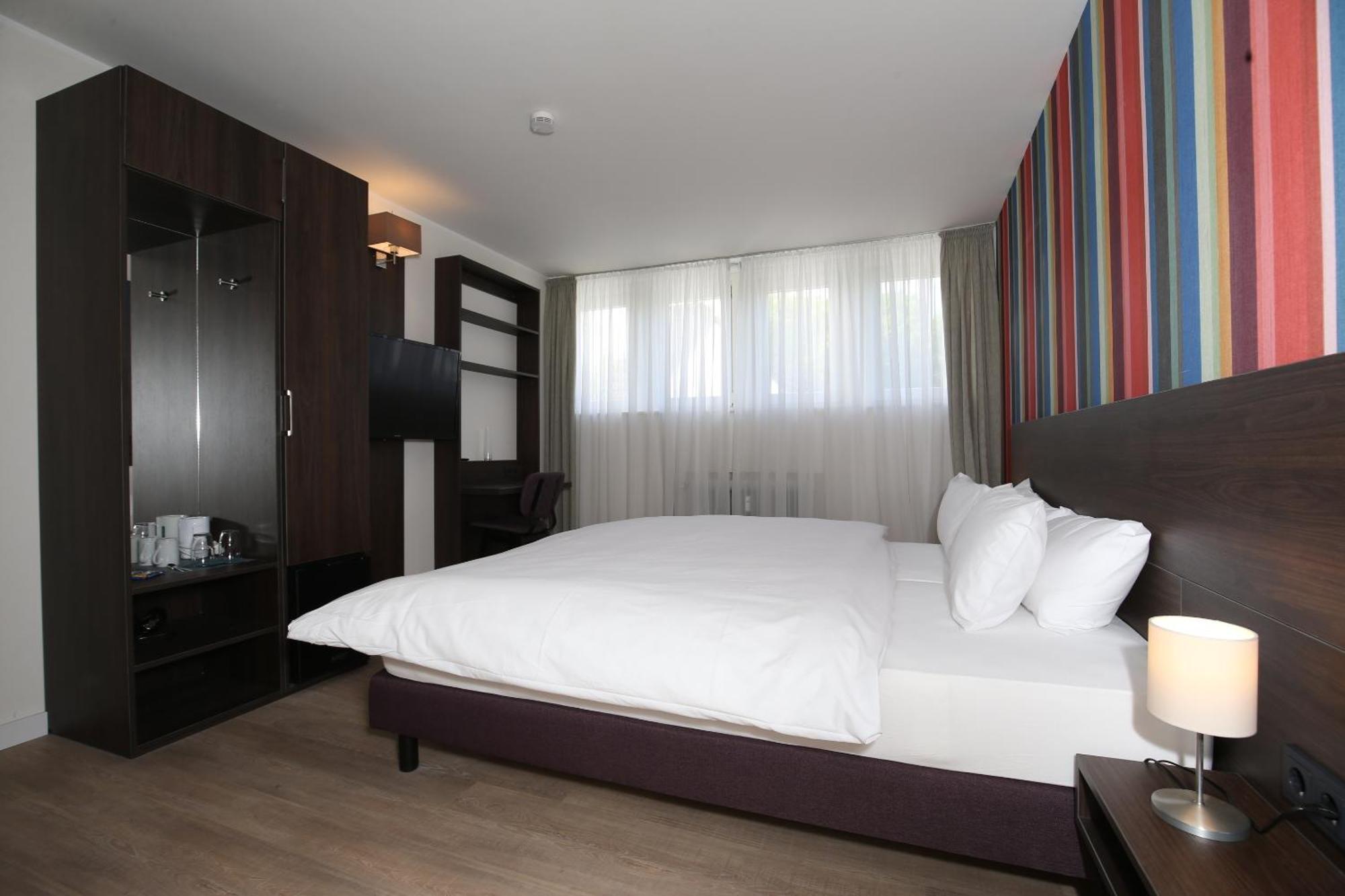 Hotel Faehrhaus Km734 Düsseldorf Habitación foto