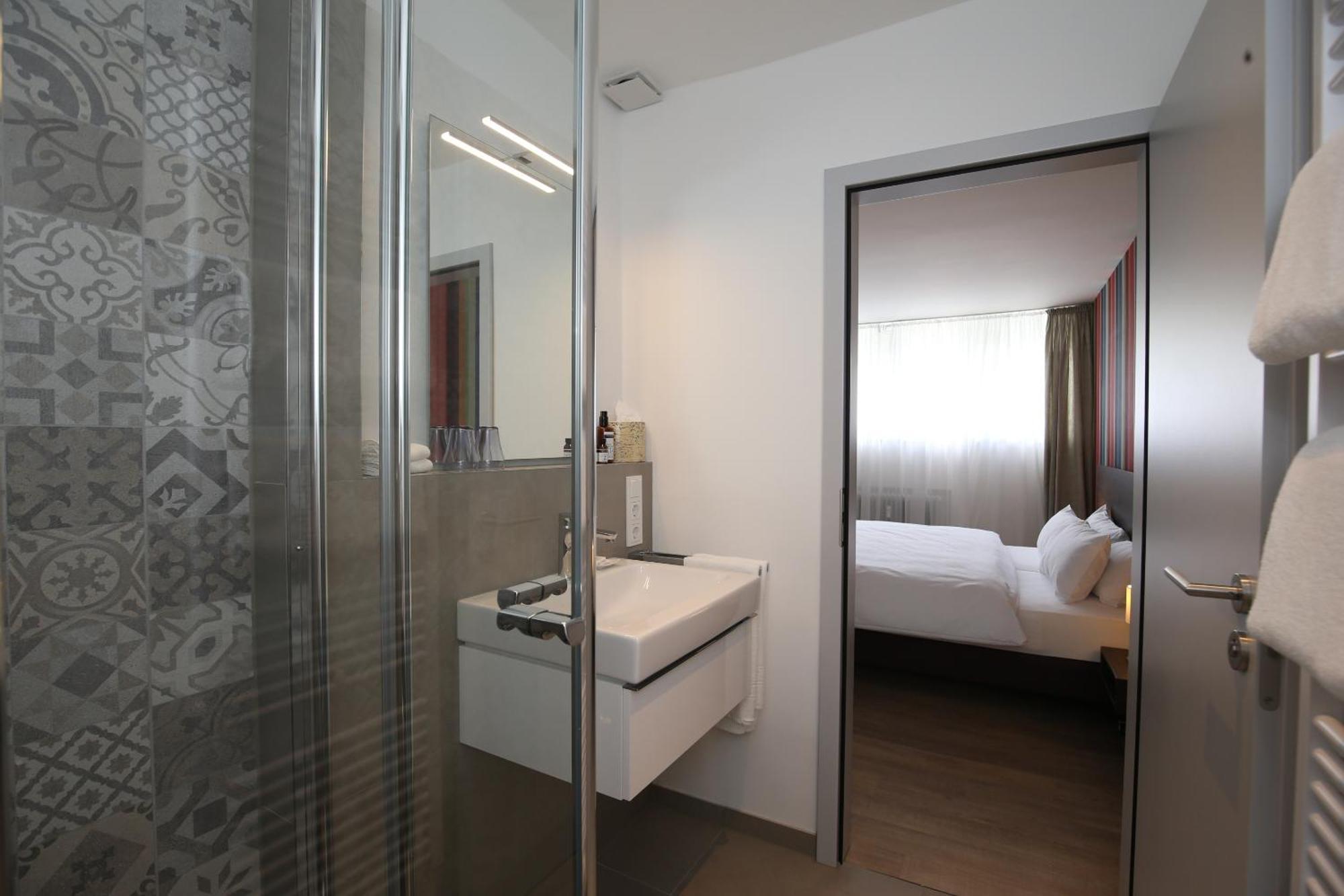 Hotel Faehrhaus Km734 Düsseldorf Habitación foto