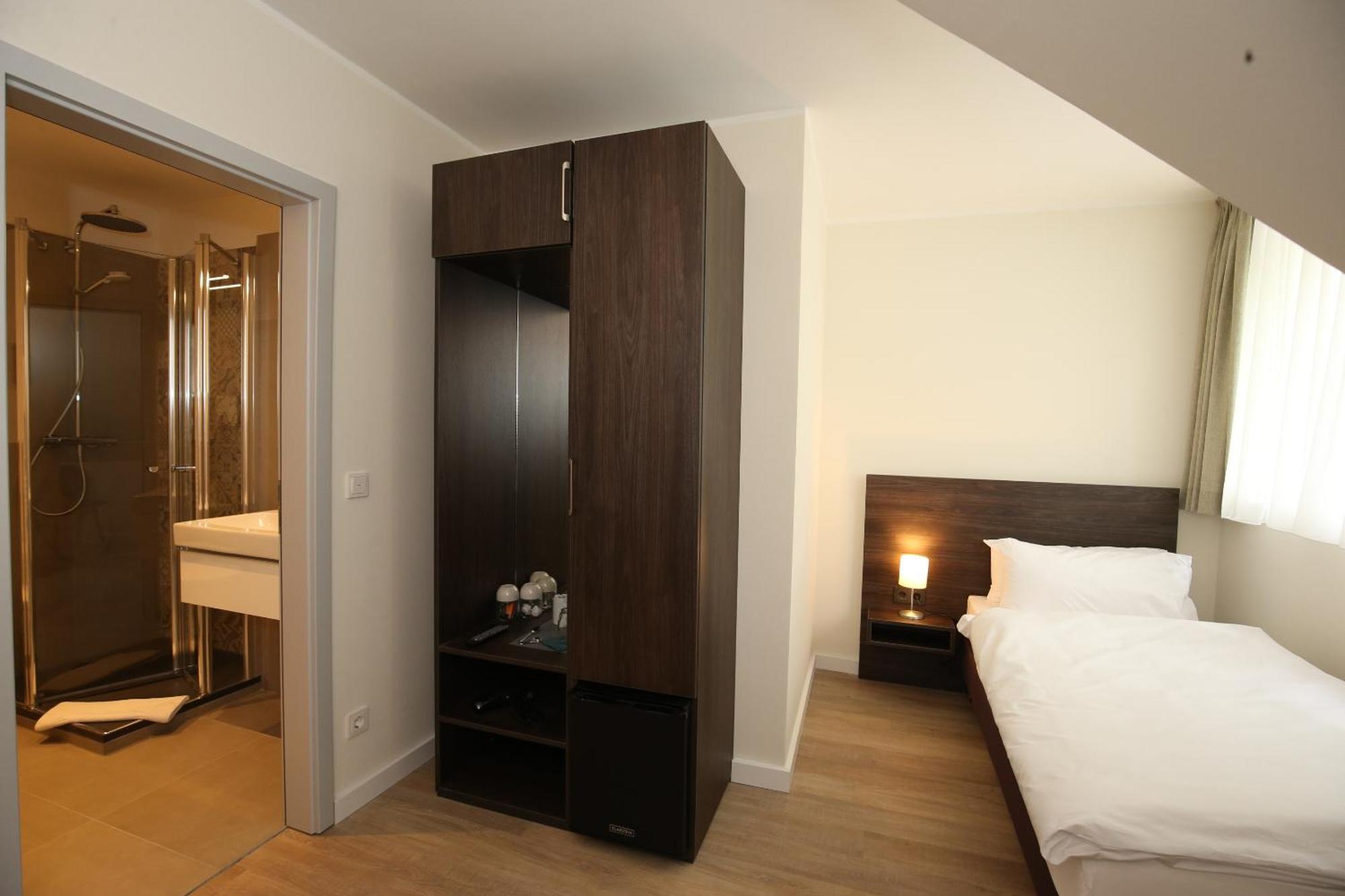Hotel Faehrhaus Km734 Düsseldorf Habitación foto
