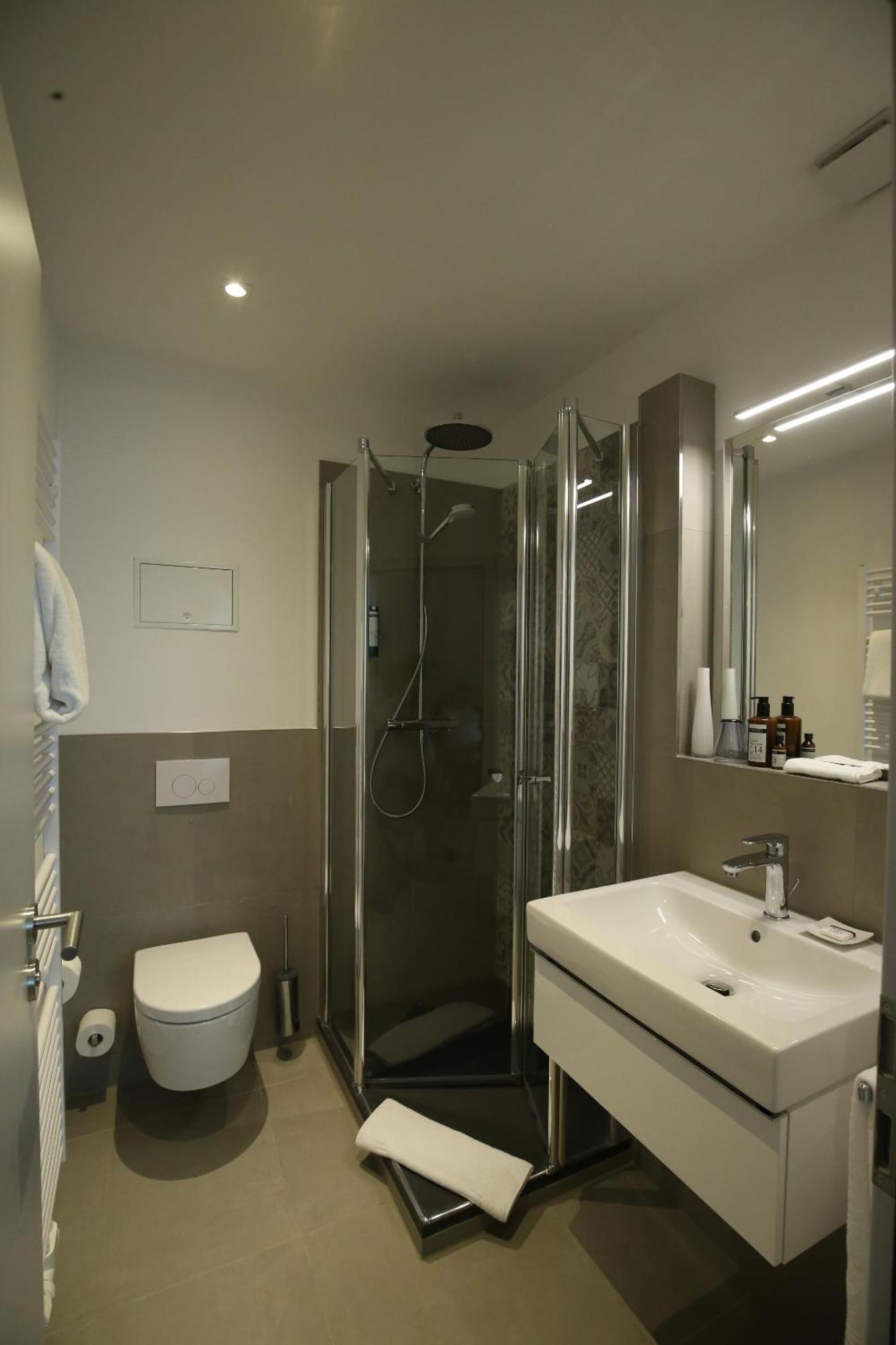 Hotel Faehrhaus Km734 Düsseldorf Habitación foto